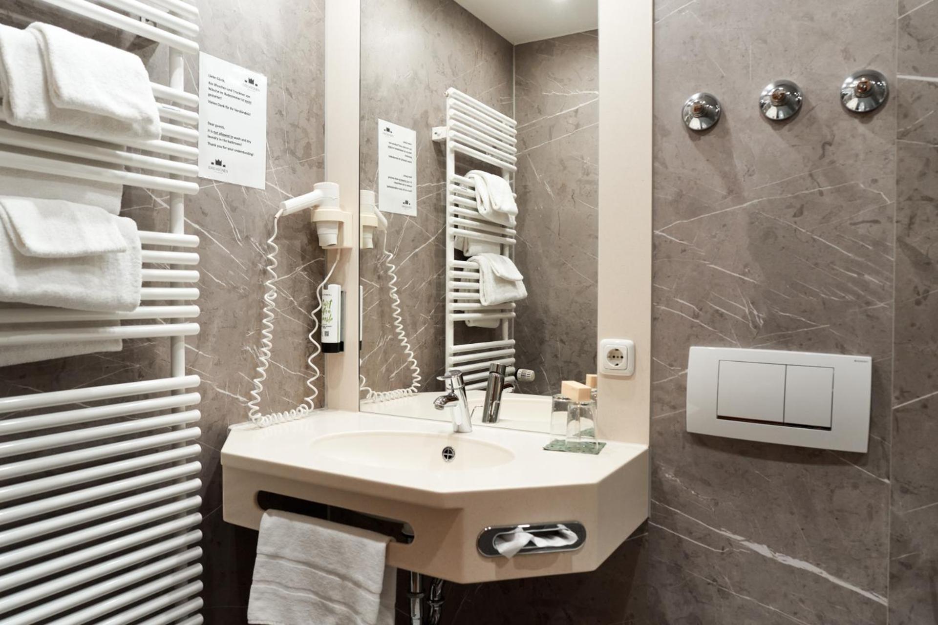 Hotel Zu Den Drei Kronen Donauwörth المظهر الخارجي الصورة